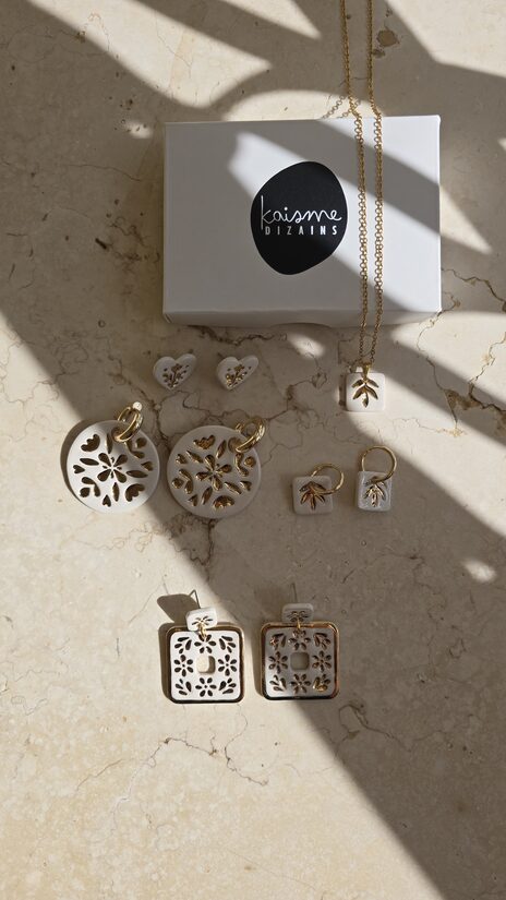 ROTU SĒRIJA "es esmu tik daudz..."