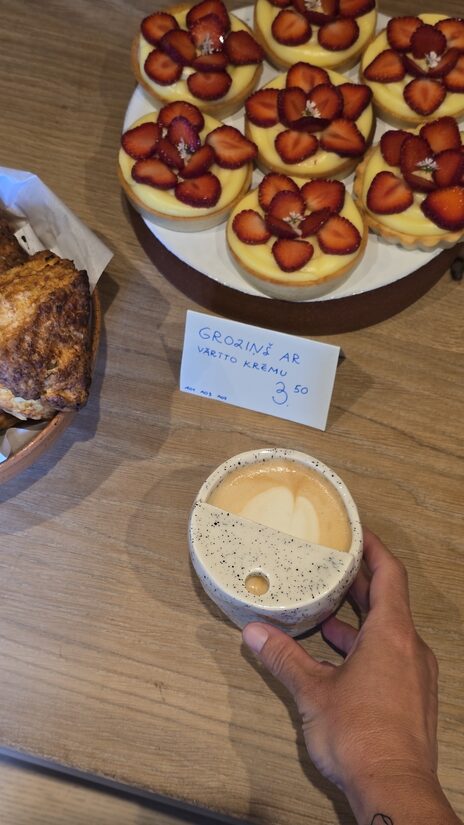 KRŪZĪTES "apskauj mani & paņem līdzi..."