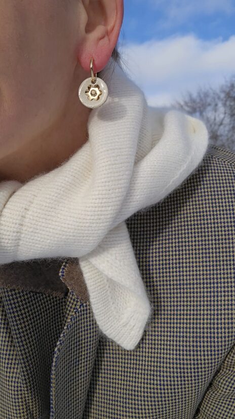 auskari... es ziedu... bēši